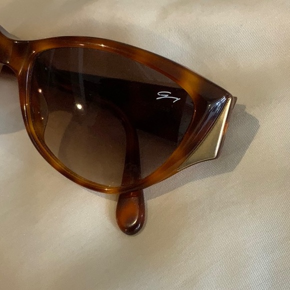 Vintage Genny tortoise shell sunglasses - Picture 10 of 12
